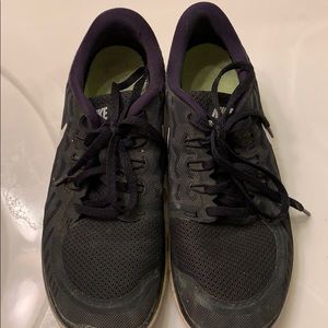 Sz 6.5Y Nike sneakers